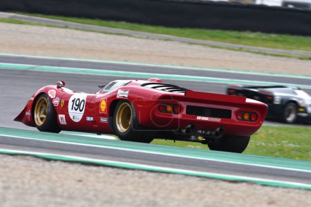 Foto de Scarperia, 2 de abril de 2023: Ferrari 312 P año 1969 ex Pedro Rodríguez en acción durante el Mugello Classic 2023 en el Circuito Mugello en Italia. - Imagen libre de derechos
