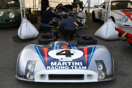 Foto de Scarperia, 2 de abril de 2023: Detalle del Porsche 908-03 del año 1971 en el área del paddock durante el Mugello Classic 2023 en el Circuito Mugello en Italia. - Imagen libre de derechos