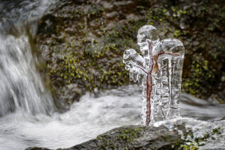 Téléchargez les photos : Une cascade dans la vallée de la rivière Selke dans les montagnes du Harz en Allemagne - en image libre de droit