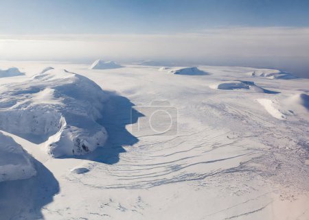 Foto de Vista aérea del Círculo Ártico desde un avión. Rusia. - Imagen libre de derechos