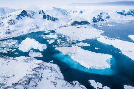 Foto de Paisaje antártico con témpanos y témpanos de hielo, Groenlandia - Imagen libre de derechos