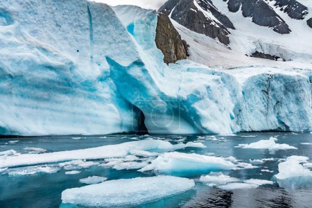 Foto de Icebergs antárticos en Laguna Glaciar, Península Antártica, Antártida - Imagen libre de derechos