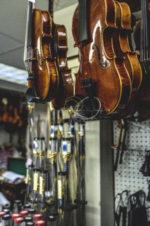 violines están entregando en una tienda lista