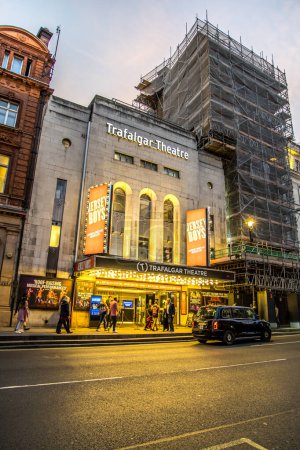 Téléchargez les photos : Londres, Royaume-Uni - 14 septembre 2023 : Trafalgar Theatre Whitehall Théâtre d'arts de la scène la nuit. - en image libre de droit