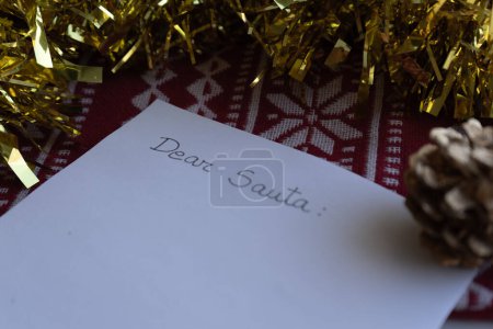 Téléchargez les photos : Souhaits murmurés à Saint Nick : Une lettre sincère au Père Noël - en image libre de droit