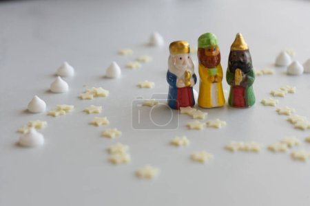 Téléchargez les photos : Petites figurines de trois rois magiques de Noël - en image libre de droit