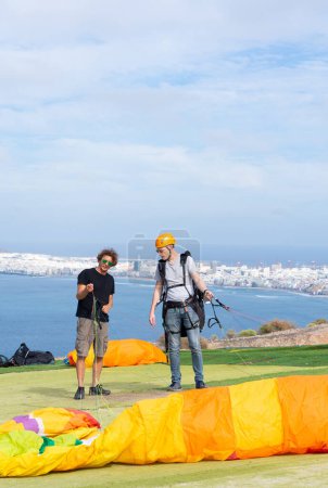 Man learning to paraglide in an introductory course