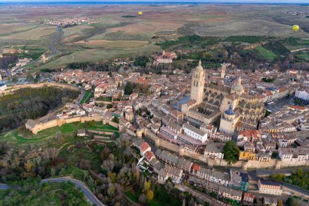 Téléchargez les photos : Vue de dessus de la ville de Ségovie en Espagne - en image libre de droit