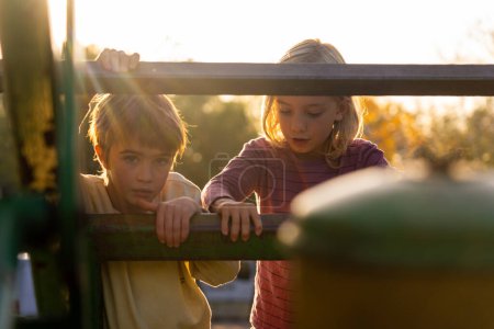 Téléchargez les photos : Two children playing outdoors on a farm seen from close up - en image libre de droit