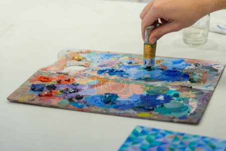 Malerpalette mit vielen Farben