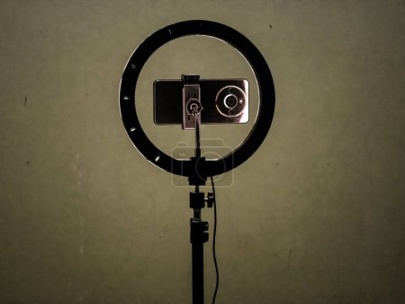 Beleuchtung und Kamera vom Handy aus für einfache Fotos