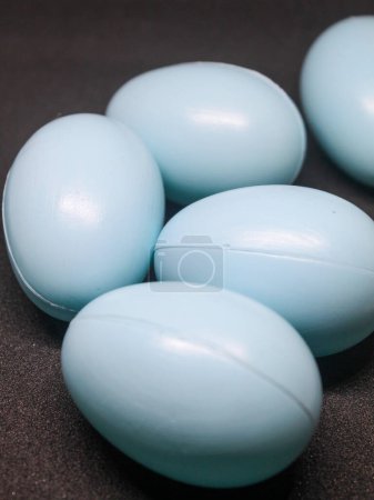 Juguete huevo azul claro
