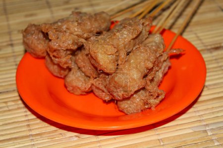 Several skewers of sempolan in a plate