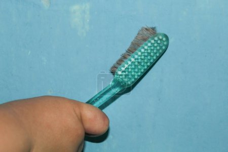 Schmutzige Zahnbürste, die nicht mehr benutzt wird