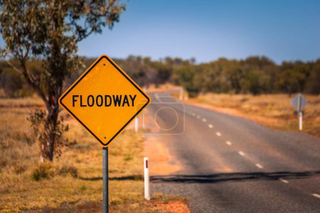 Foto de Señal de advertencia de inundación, Larapinta Drive, Territorio del Norte, Australia - Imagen libre de derechos