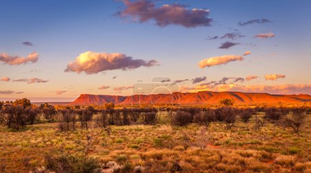 Téléchargez les photos : George Gill Range dans le parc national Watarrka (Kings Canyon), Territoire du Nord, Australie - en image libre de droit