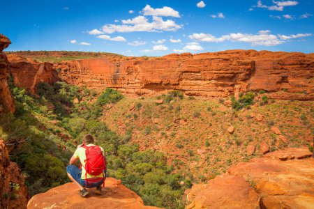 Téléchargez les photos : KINGS CANYON, AUSTRALIE - CIRCA AOÛT 2016 : Photographie de Kings Canyon, Territoire du Nord, Australie - en image libre de droit