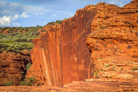 Téléchargez les photos : Falaises verticales à Kings Canyon, Australie centrale, Territoire du Nord, Australie - en image libre de droit