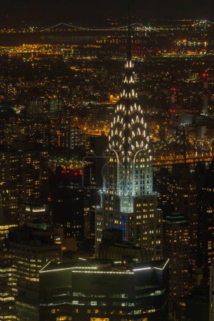 Téléchargez les photos : NEW YORK - CIRCA OCTOBRE 2016 : Le Chrysler Building la nuit, New York, États-Unis - en image libre de droit
