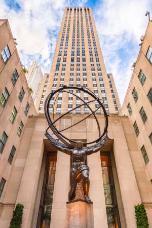 Foto de NUEVA YORK - CIRCA OCTUBRE 2016: Atlas y el Edificio Internacional, Rockefeller Center, Nueva York, EE.UU. - Imagen libre de derechos