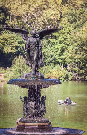 Foto de The Bethesda Fountain con vistas al lago, Central Park, Nueva York, EE.UU. - Imagen libre de derechos
