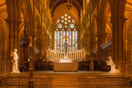Foto de SYDNEY, AUSTRALIA - CIRCA AGOSTO 2016El altar mayor de la Catedral de Santa María, Sydney, Australia - Imagen libre de derechos