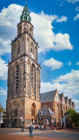 Téléchargez les photos : Martini Tower (Martinitoren) in Main Market Square (Grote Markt), Gronigen, Pays-Bas - en image libre de droit