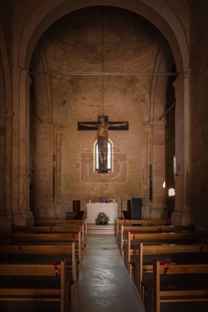 Téléchargez les photos : Intérieur de l'abbaye de San Leonardo à Lama Volara, Siponto, Manfredonia, Italie - en image libre de droit