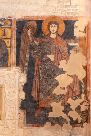 Foto de Fresco bizantino de San Michel (San Michele), iglesia de Santa María la Mayor (Santa Maria la Mayor), Monte Sant 'Angelo, Foggia, Italia - Imagen libre de derechos