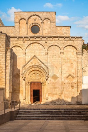 Foto de Iglesia de Santa Maria Maggiore (Santa María la Mayor), Monte Sant 'Angelo, Foggia, Italia - Imagen libre de derechos