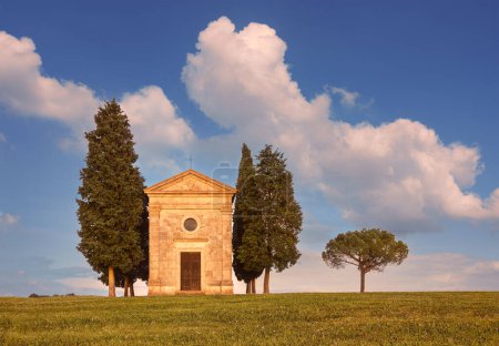 Téléchargez les photos : Chapelle Vitaleta (Cappella della Madonna di Vitaleta), San Quirico d'Orcia, Italie - en image libre de droit