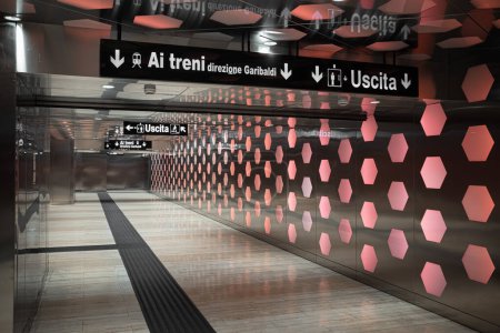Téléchargez les photos : Intérieur de la station de métro Duomo, Naples, Italie - en image libre de droit