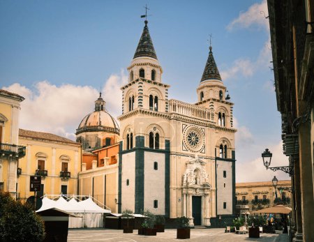 Téléchargez les photos : L'église cathédrale d'Acireale, Catane, Italie. L'église est dédiée à Maria Santissima Annunziata. - en image libre de droit