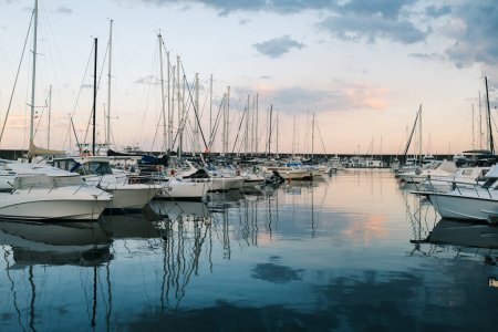 Téléchargez les photos : La marina de Riposto, Catane, Italie - en image libre de droit