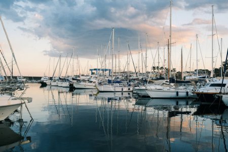 Téléchargez les photos : La marina de Riposto, Catane, Italie - en image libre de droit