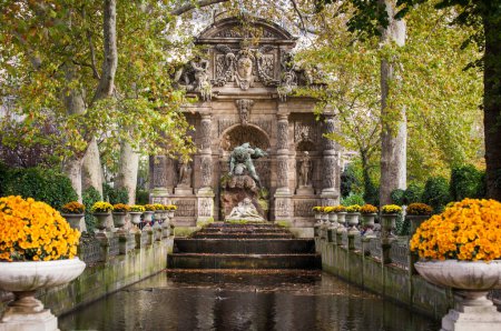Foto de Fuente Medici en el Jardín de Luxemburgo, París - Imagen libre de derechos