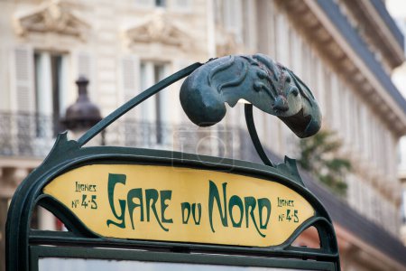 Téléchargez les photos : Panneau de la station de métro Gare du Nord à Paris - en image libre de droit
