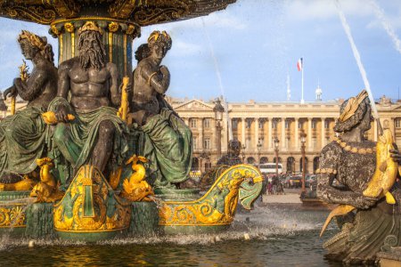 Téléchargez les photos : Fontaine de Mers Place de la Concorde, Paris. - en image libre de droit