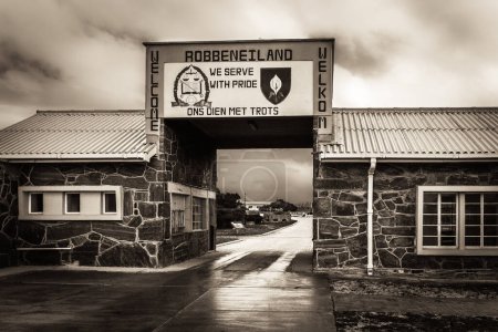 Téléchargez les photos : Entrée de la prison de Robben Island (Afrique du Sud) où Nelson Mandela a été détenu - en image libre de droit
