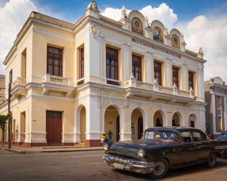Téléchargez les photos : Théâtre Tomas Terry dans le centre historique de Cienfuegos, Cuba. Le centre historique de Cienfuegos est un site du patrimoine mondial de l'UNESCO. - en image libre de droit