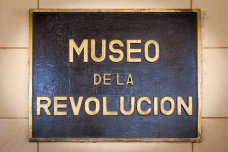 Téléchargez les photos : Signe en dehors du Musée de la Révolution à La Havane, Cuba - en image libre de droit