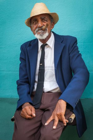 Foto de Retrato de un cubano con cigarro, Trinidad, Cuba - Imagen libre de derechos
