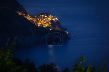 Foto de El pueblo de Manarola en Cinque Terre, La Spezia, Italia. Unesco Patrimonio de la Humanidad. - Imagen libre de derechos