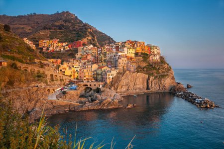 Foto de El pueblo de Manarola en Cinque Terre, La Spezia, Italia. Patrimonio Mundial de la Unesco. - Imagen libre de derechos