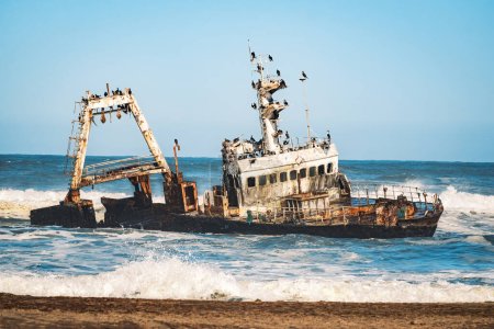 Zeila Shipwreck situé près de Henties Bay, Skeleton Coast, Namibie. Le Zeila était un navire de pêche hauturier qui s'est échoué en 2008.
