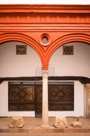 Foto de Patio en Mondragon Palace, Ronda, España. Construido en el siglo XIV por los gobernantes moriscos, es uno de los edificios históricos más impresionantes de la ciudad. - Imagen libre de derechos