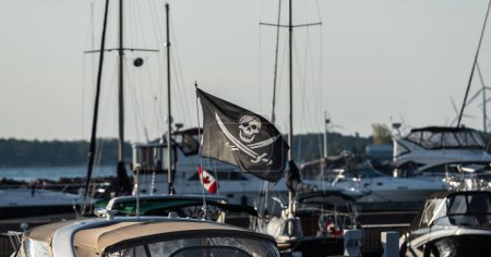 Yachten in Kingston Ontario Kanada Flaggen und Anlegebucht im Lake Ontario Kingston, der alten Hauptstadt Kanadas
