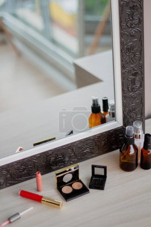 Photo for Cropped shot of mirror with cosmetic set. Makeup composition. Modern classic design. Comfortable home interior. - Royalty Free Image
