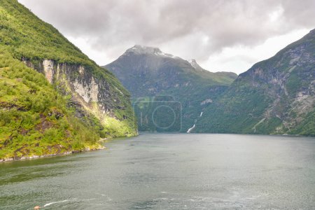 Téléchargez les photos : La Norvège est un pays scandinave comprenant des montagnes, des glaciers et des fjords côtiers profonds. Oslo, la capitale, est une ville d'espaces verts et de musées. fjords - en image libre de droit
