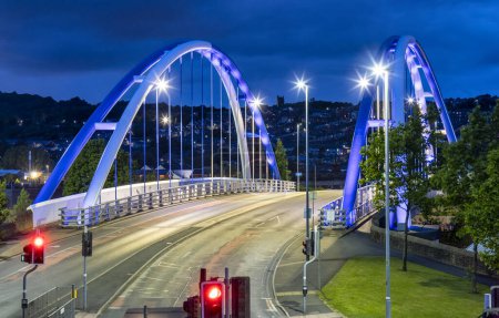 Téléchargez les photos : Wainwright Bridge, Blackburn, Lancashire - Éclairage en soirée - en image libre de droit